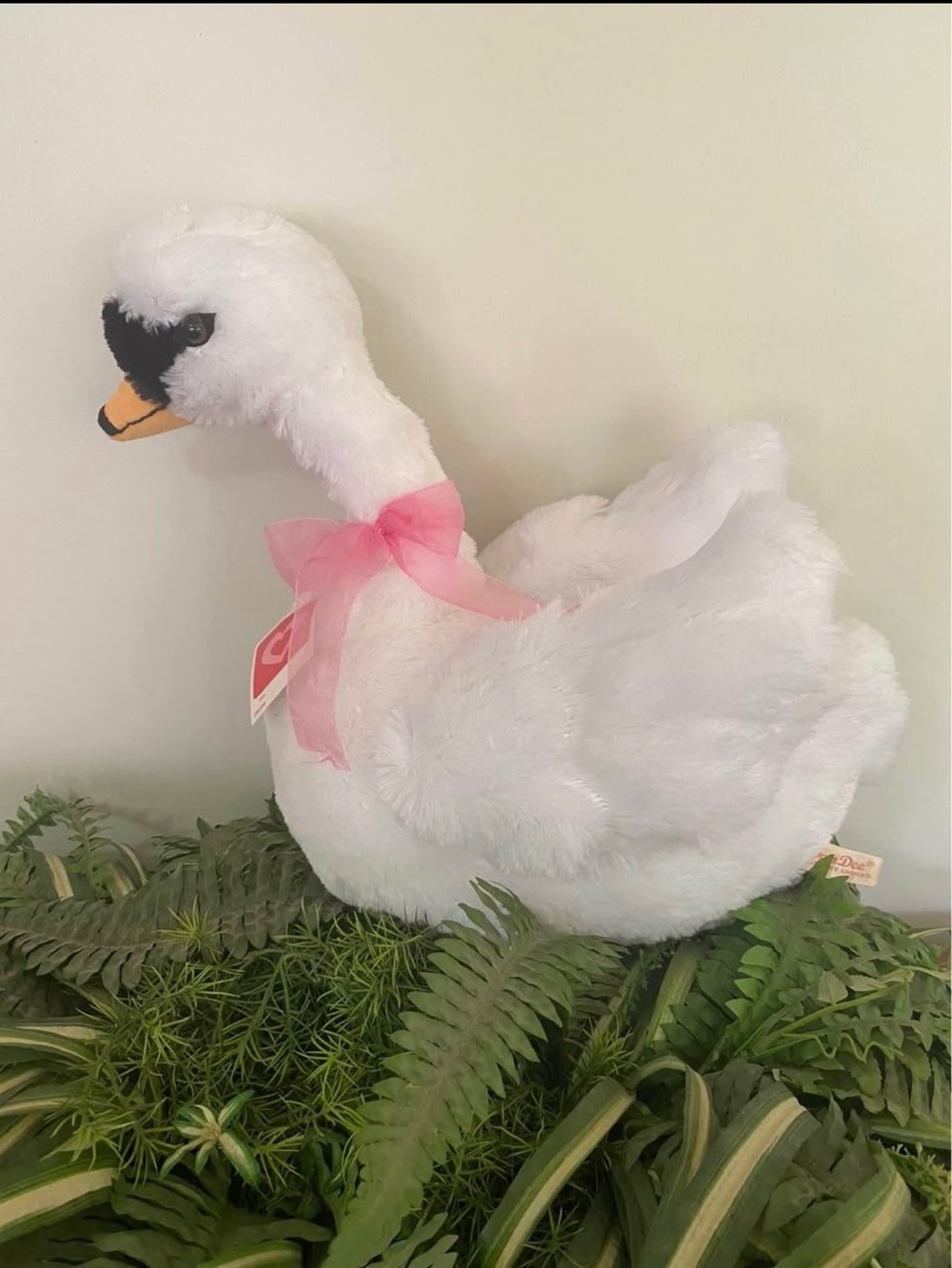 New Dander Plush Swan - Picture 3 of 9